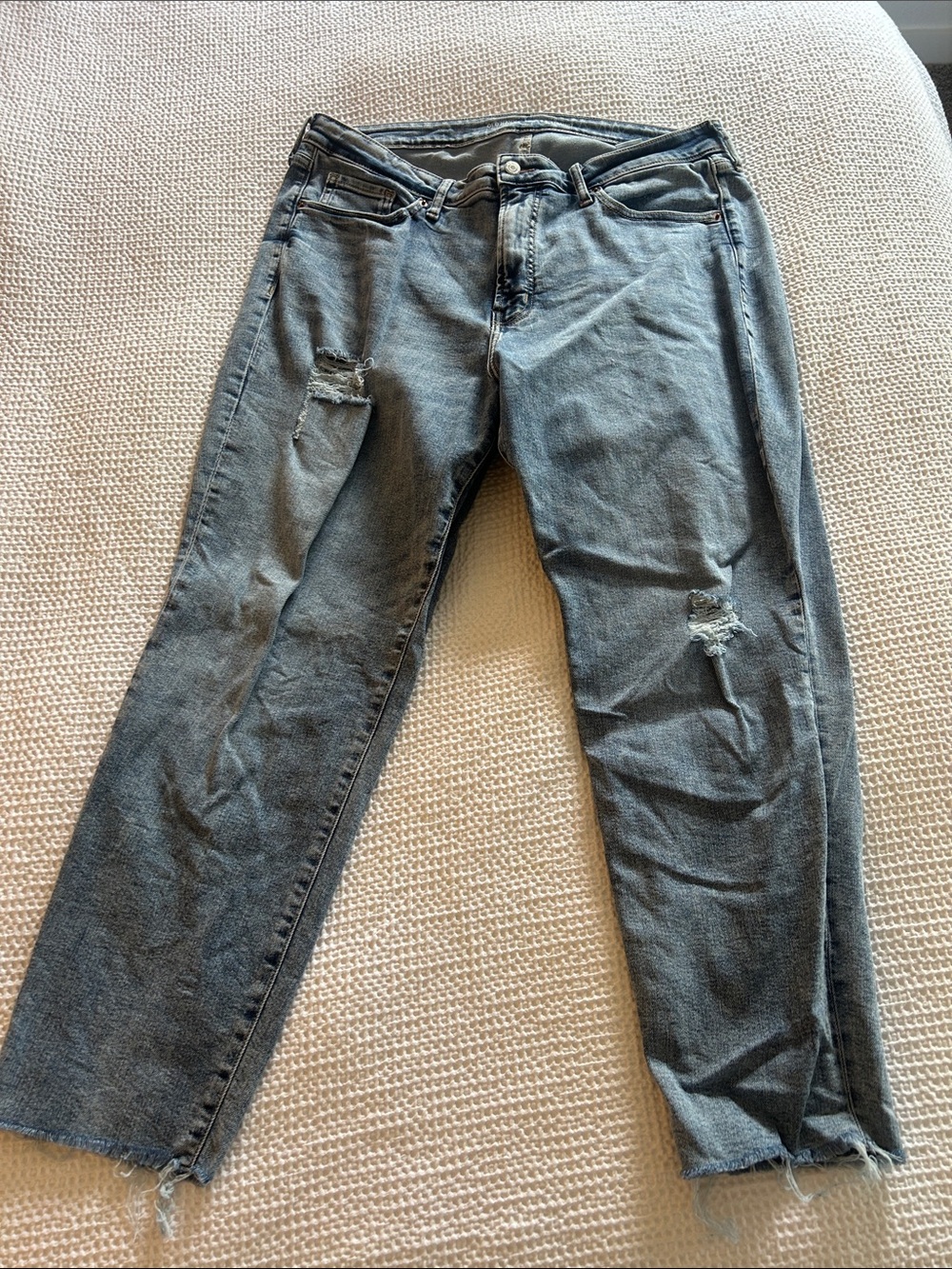 Old Navy High-Rise Distressed Straight Jeans in Faded Blue